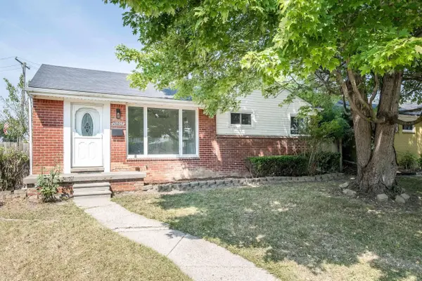 26001 Fernwood Street, Roseville, MI 48066