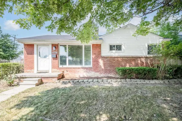 26001 Fernwood Street, Roseville, MI 48066
