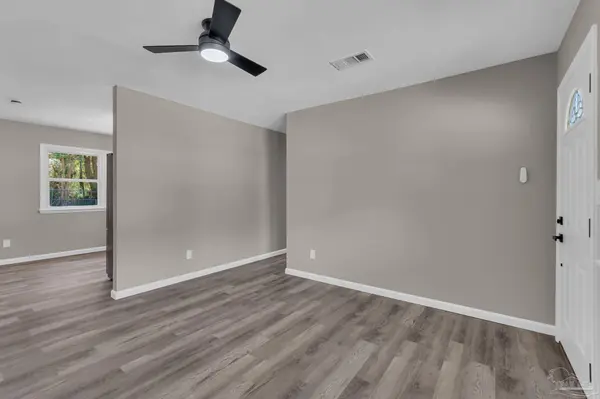 5636 Avondale Rd, Pensacola, FL 32526