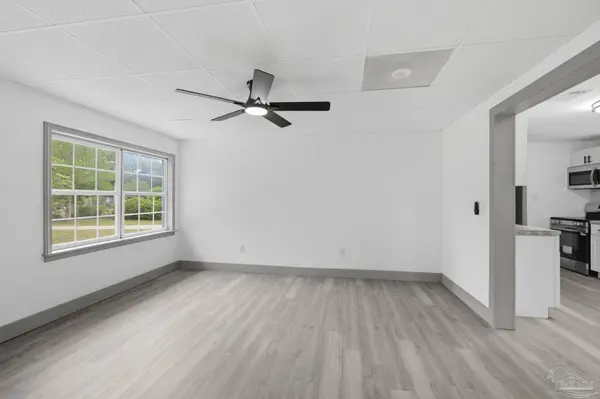 7717 Pontiac Dr, Pensacola, FL 32506