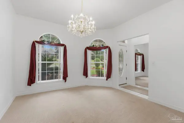 5108 Pine Hollow Dr, Pensacola, FL 32505