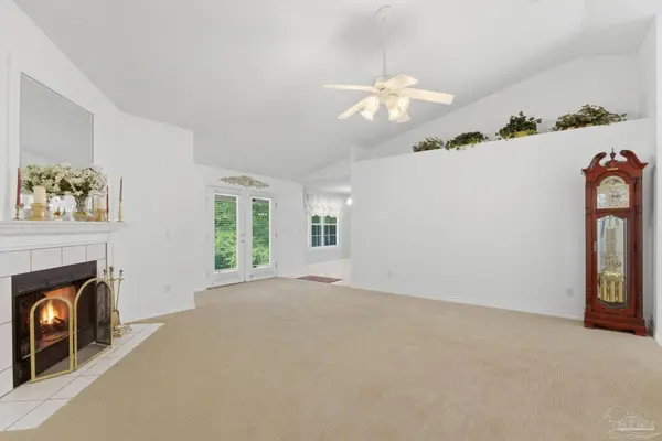 5108 Pine Hollow Dr, Pensacola, FL 32505