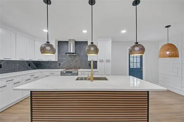 137 Creekview DR, Woodstock, GA 30188