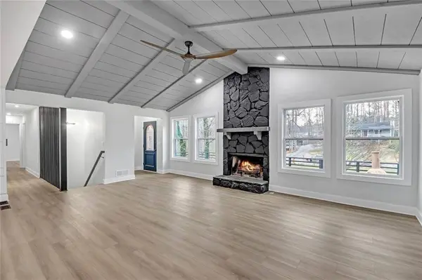 137 Creekview DR, Woodstock, GA 30188