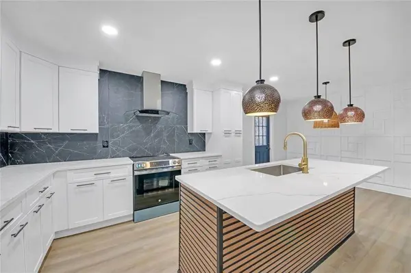 137 Creekview DR, Woodstock, GA 30188