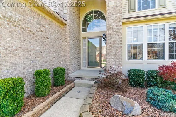 19092 HAZELTON Drive, Macomb Twp, MI 48042