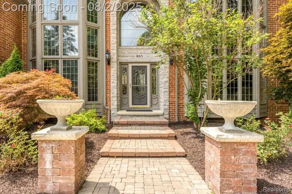 865 Lakewood Drive, Rochester Hills, MI 48309