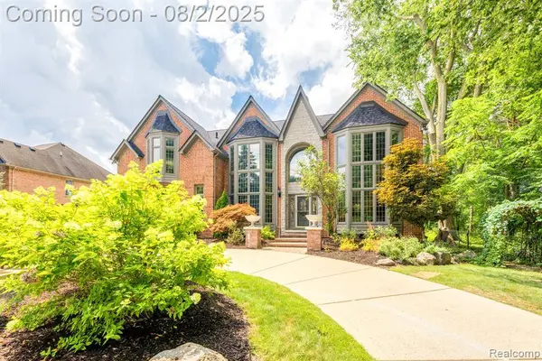 865 Lakewood Drive, Rochester Hills, MI 48309