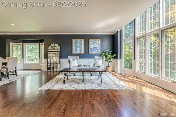 865 Lakewood Drive, Rochester Hills, MI 48309