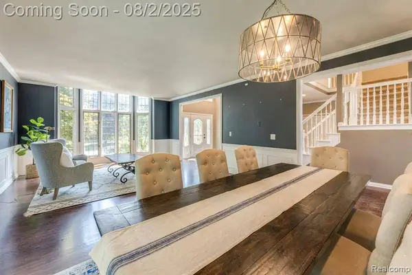 865 Lakewood Drive, Rochester Hills, MI 48309
