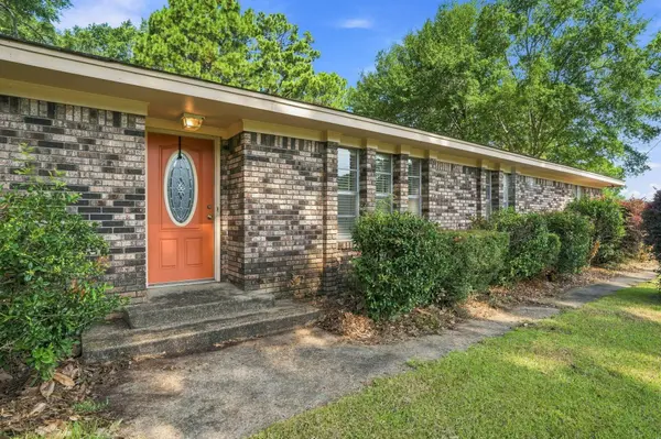 109 Briarwood Dr., Hattiesburg, MS 39402