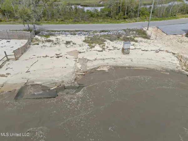 Belle Fontaine Drive, Ocean Springs, MS 39564