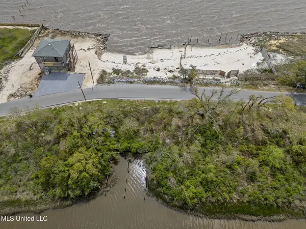 Belle Fontaine Drive, Ocean Springs, MS 39564