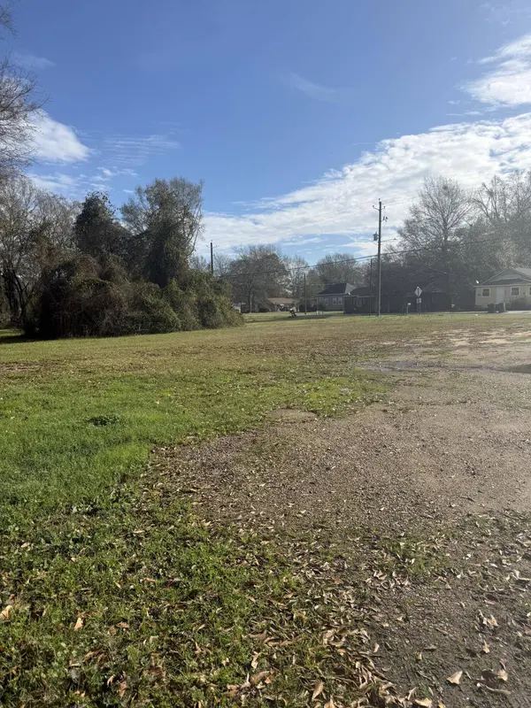 815 Country Club Rd., Hattiesburg, MS 39401