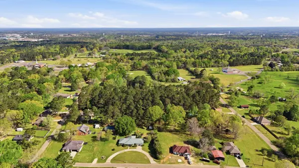 3078 Oak Grove Rd., Hattiesburg, MS 39402