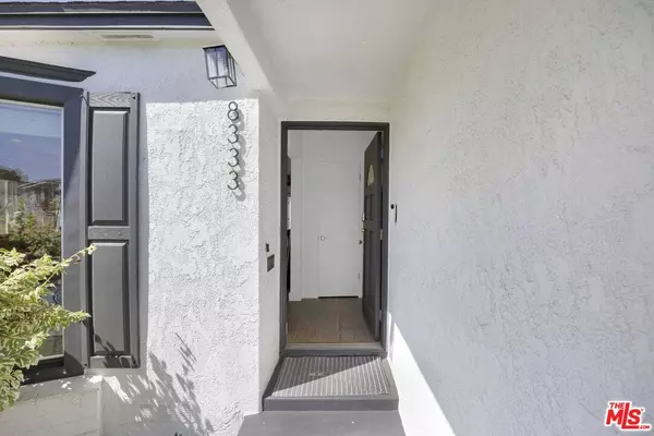 8333 Chase Ave, Los Angeles, CA 90045