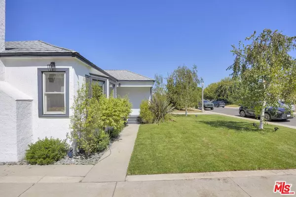 8333 Chase Ave, Los Angeles, CA 90045