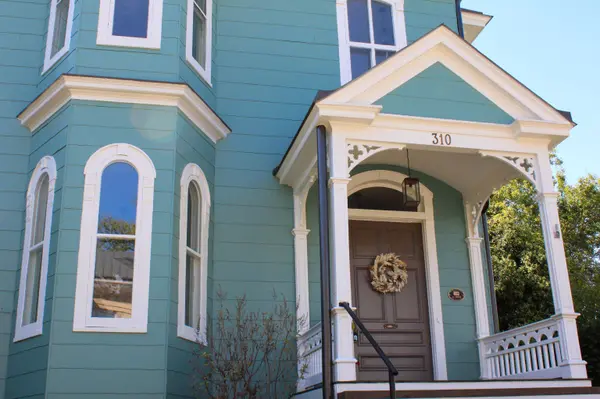 310 BERKELEY PL, Staunton, VA 24401