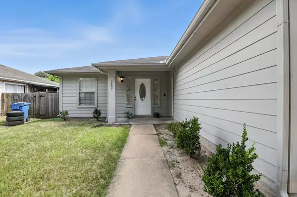 2203 Chalet RD, Houston, TX 77038