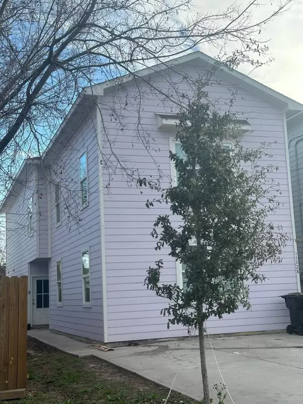 11328 Palmsprings DR, Houston, TX 77034