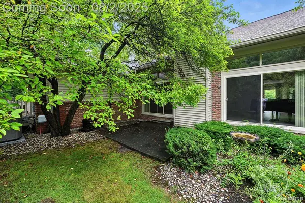 6966 Pebble Park Circle, West Bloomfield Twp, MI 48322