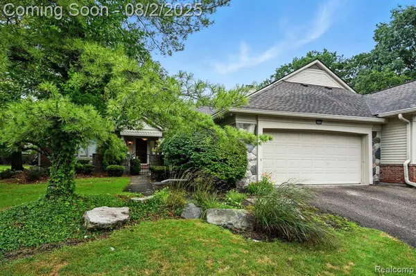 6966 Pebble Park Circle, West Bloomfield Twp, MI 48322