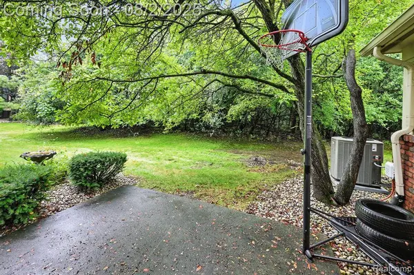 6966 Pebble Park Circle, West Bloomfield Twp, MI 48322