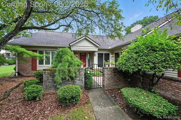 6966 Pebble Park Circle, West Bloomfield Twp, MI 48322