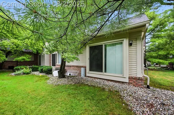 6966 Pebble Park Circle, West Bloomfield Twp, MI 48322