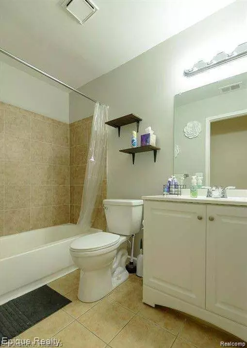 6946 Foxthorn DR, Canton, MI 48187