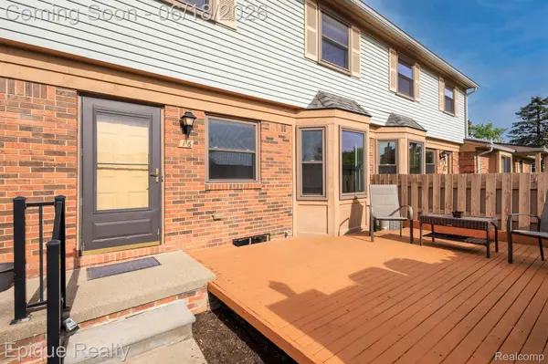1831 N Arbor Way DR, Canton Charter Township, MI 48188