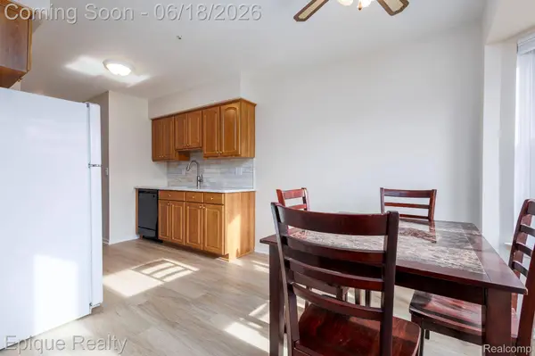 1831 N Arbor Way DR, Canton Charter Township, MI 48188