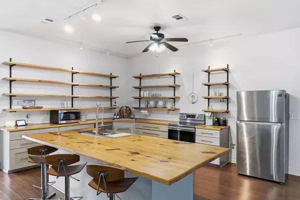 5704 Roundup WAY, Leander, TX 78645