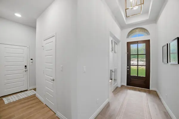 924 Hornsby HOLW, Leander, TX 78641