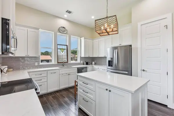 26 Quiet Meadow CIR, Wimberley, TX 78676