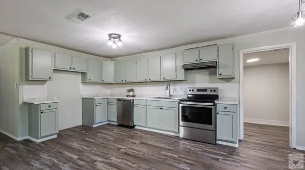 13 Meade PL, Hooks, TX 75561