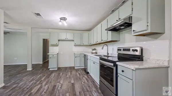 13 Meade PL, Hooks, TX 75561