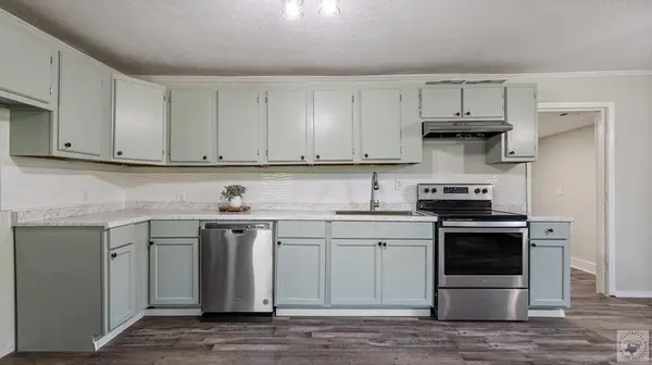13 Meade PL, Hooks, TX 75561