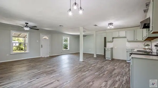 13 Meade PL, Hooks, TX 75561