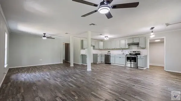 13 Meade PL, Hooks, TX 75561