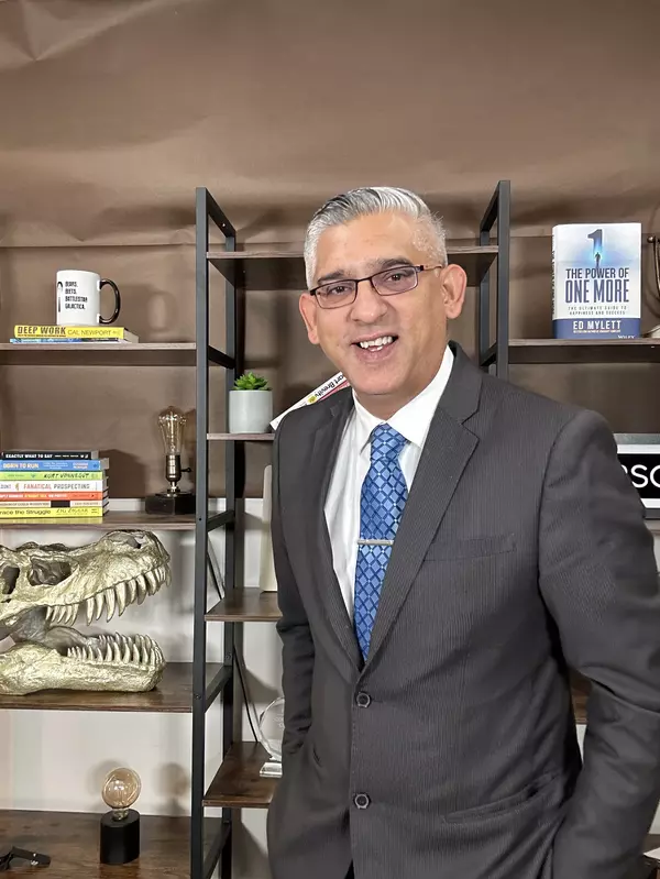 feature image of Which Realtor Is the Top Choice for Selling a Home in Shelby Township?