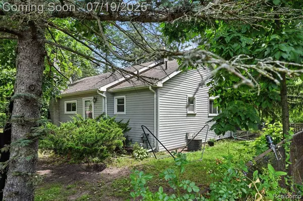 1209 Applewood Drive, White Lake Twp, MI 48386