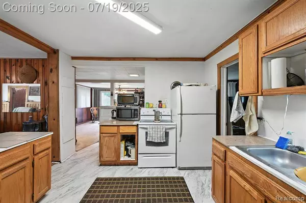 1209 Applewood Drive, White Lake Twp, MI 48386