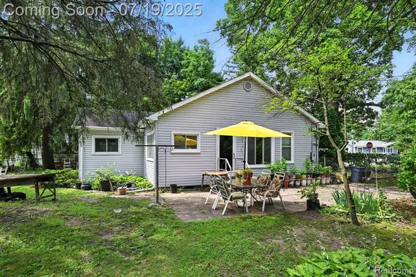 1209 Applewood Drive, White Lake Twp, MI 48386