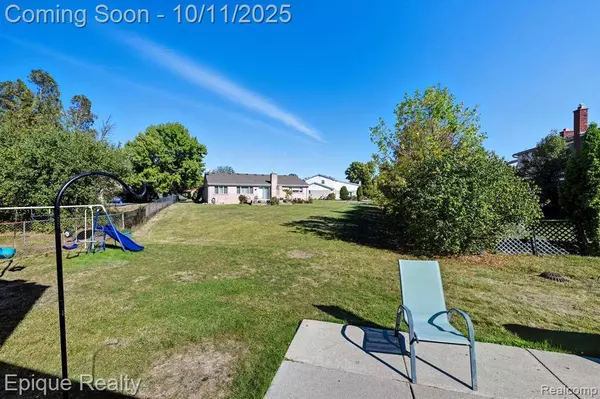 22300 Ivanhoe Lane, Southfield, MI 48034