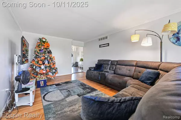 22300 Ivanhoe Lane, Southfield, MI 48034