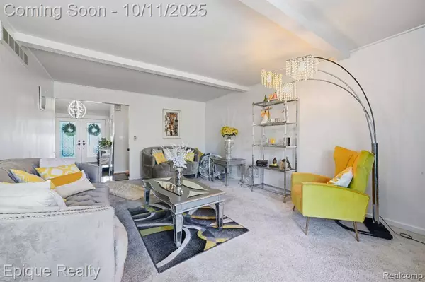 22300 Ivanhoe Lane, Southfield, MI 48034