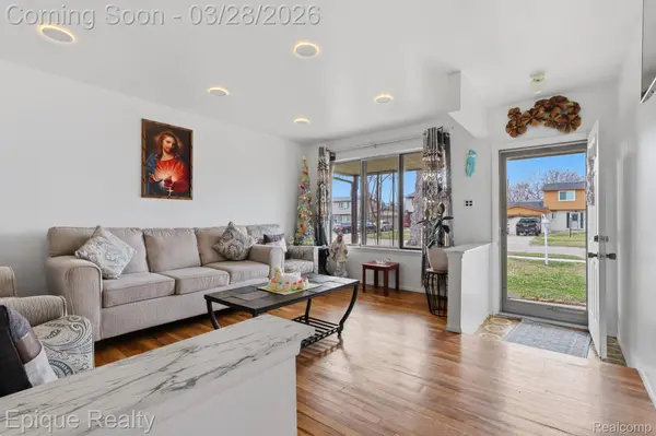 36844 Kyro CT, Sterling Heights, MI 48310