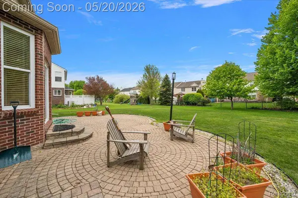 14257 Red Pine DR, Sterling Heights, MI 48313