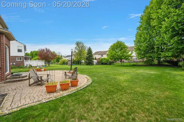 14257 Red Pine DR, Sterling Heights, MI 48313